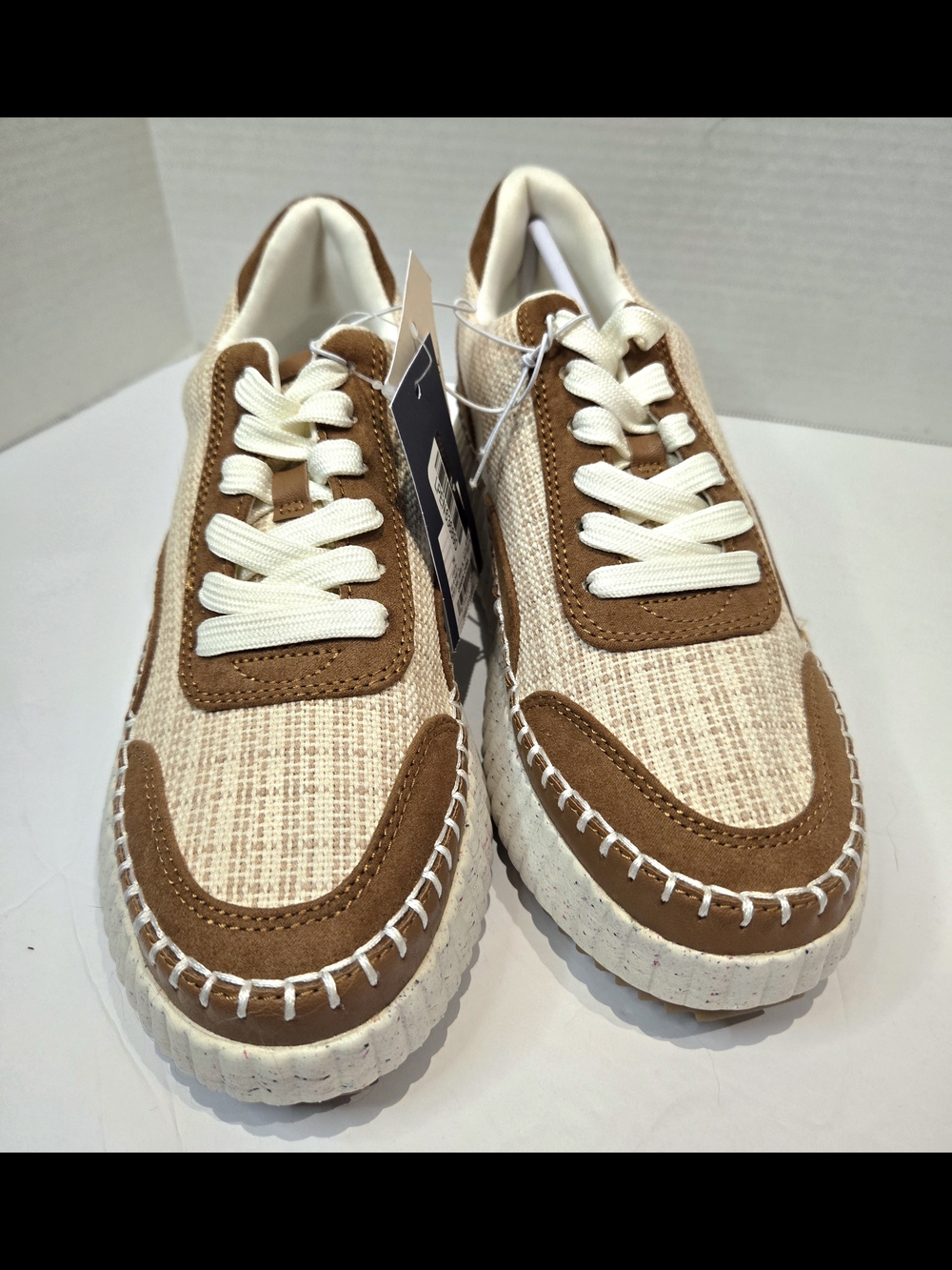 Universal Thread Persephone Cream and Tan/Light Brown Sneakers